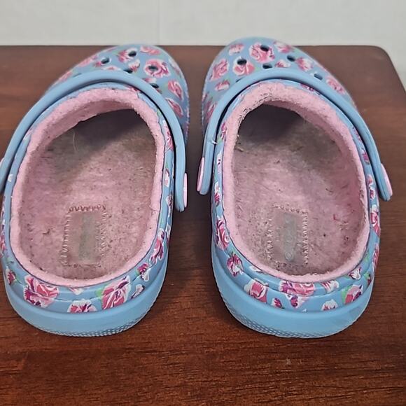 CROCS Girls Blue and Pink Floral Fuzzy lined Clogs - Picture 3 of 7